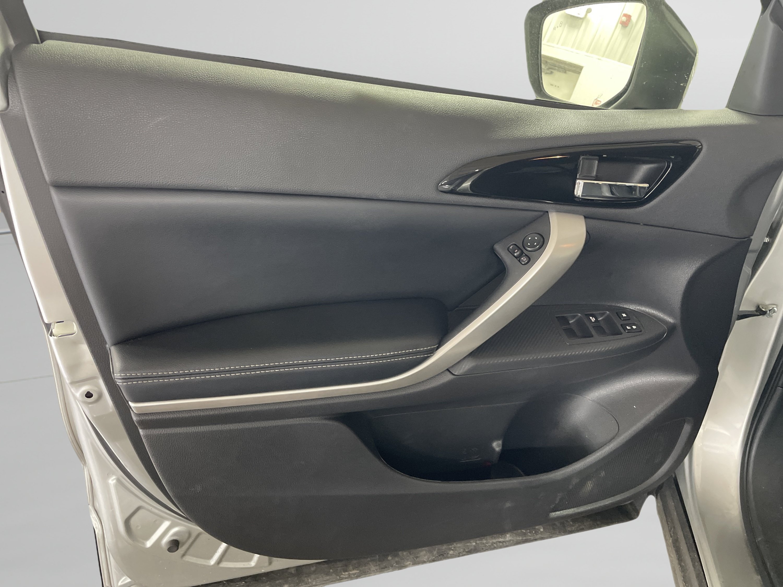 Used 2025 Mitsubishi Eclipse Cross SE AWD/4WD image 12