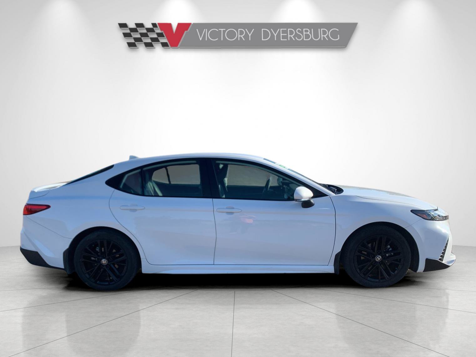 Used 2025 Toyota Camry SE w/ Convenience Package FWD image 3