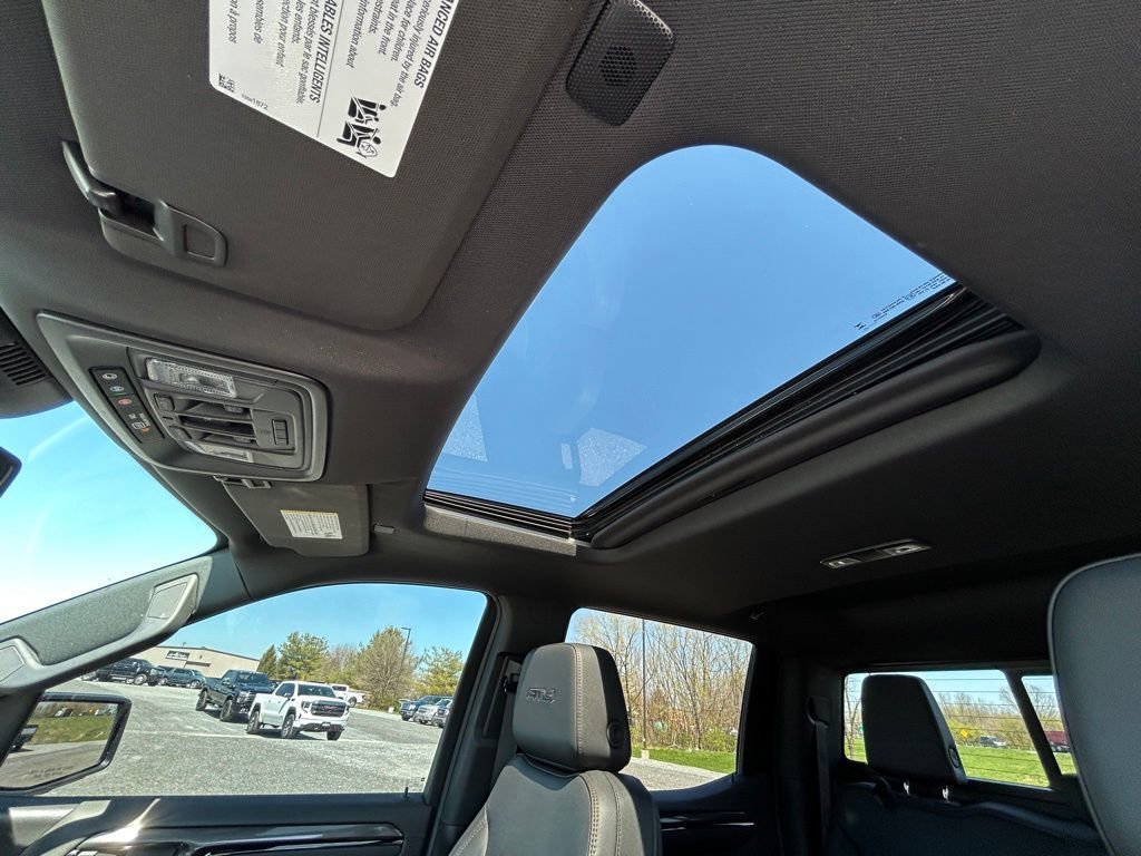 Used 2024 GMC Sierra 1500 AT4 w/ AT4 Preferred Package image 8