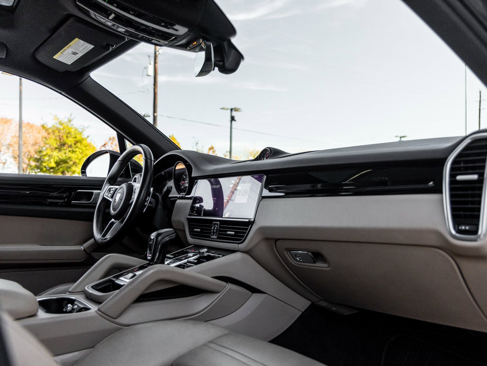 Used 2020 Porsche Cayenne image 47