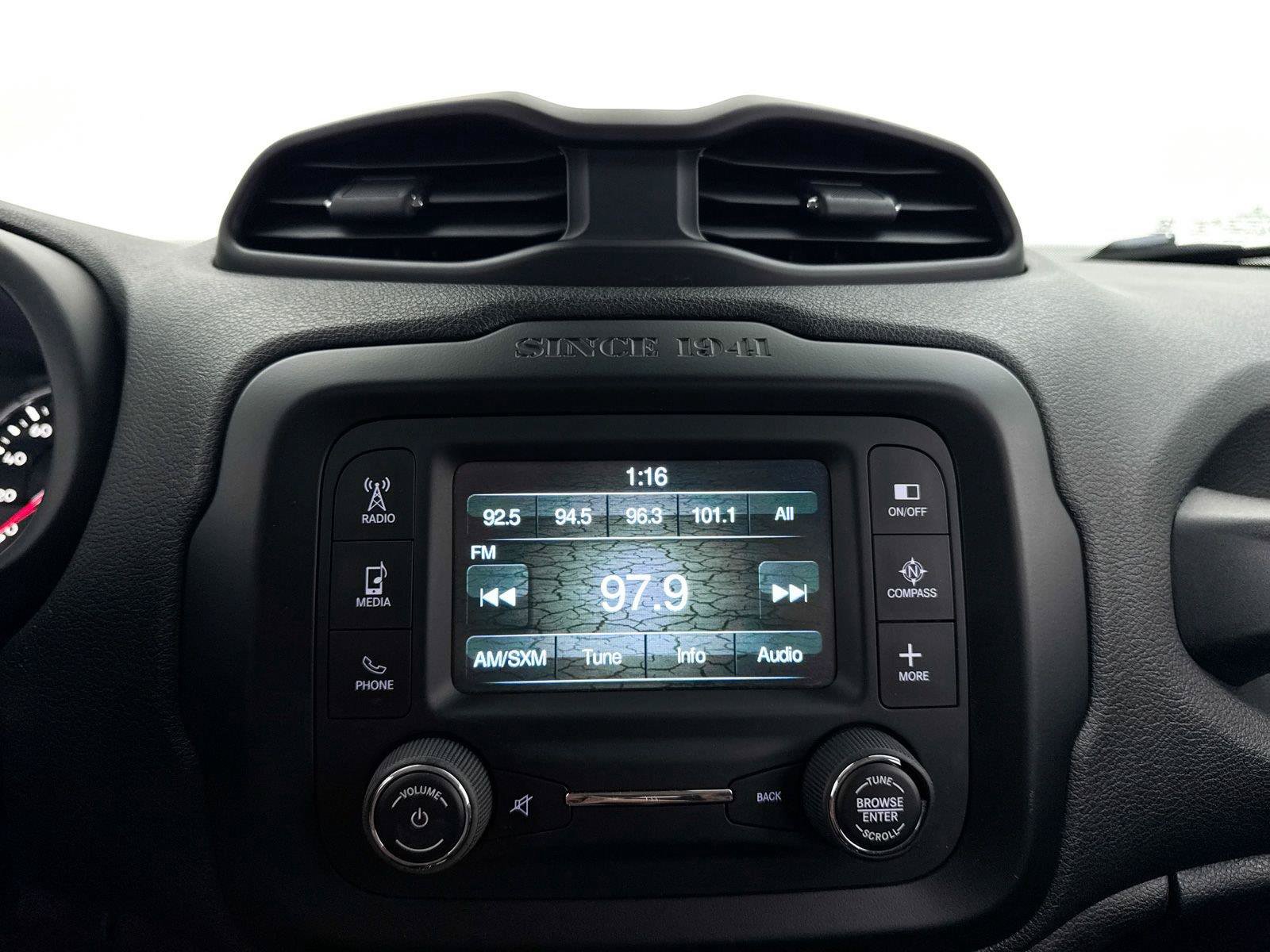 Used 2015 Jeep Renegade Latitude FWD image 4