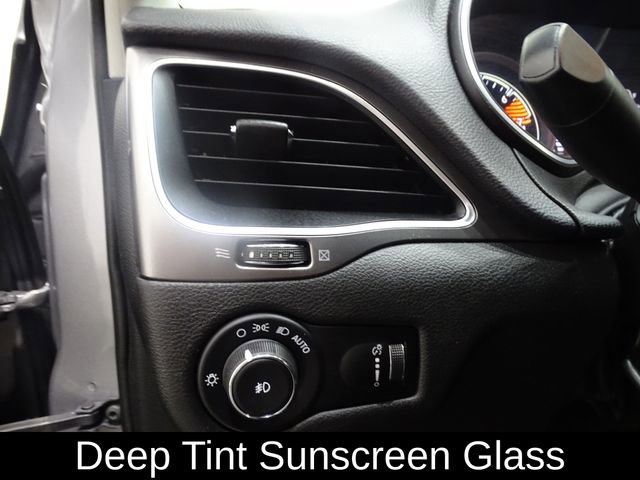 Used 2019 Jeep Cherokee Latitude w/ Popular Appearance Group image 18