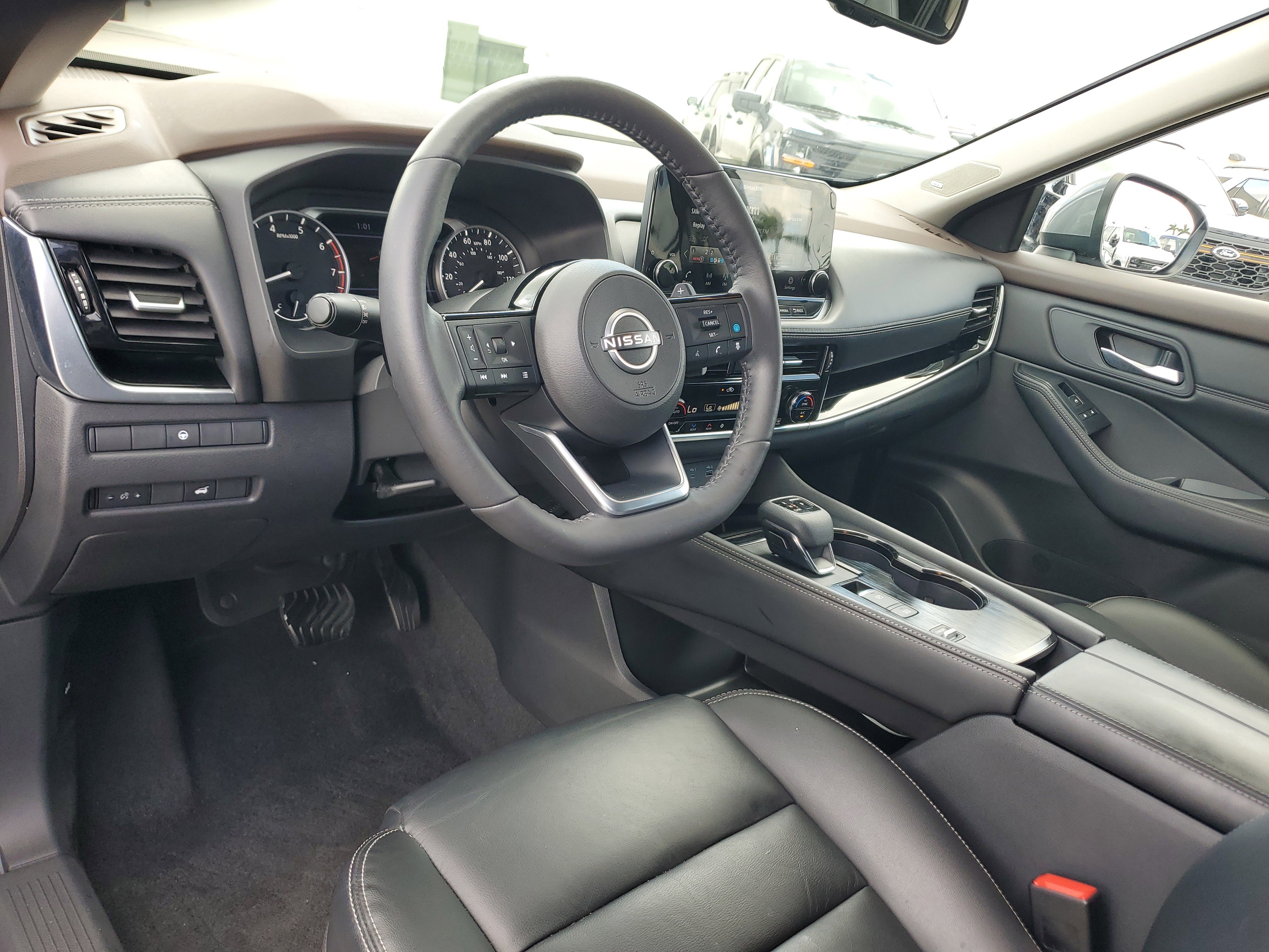 Used 2023 Nissan Rogue SL w/ SL Premium Package image 9