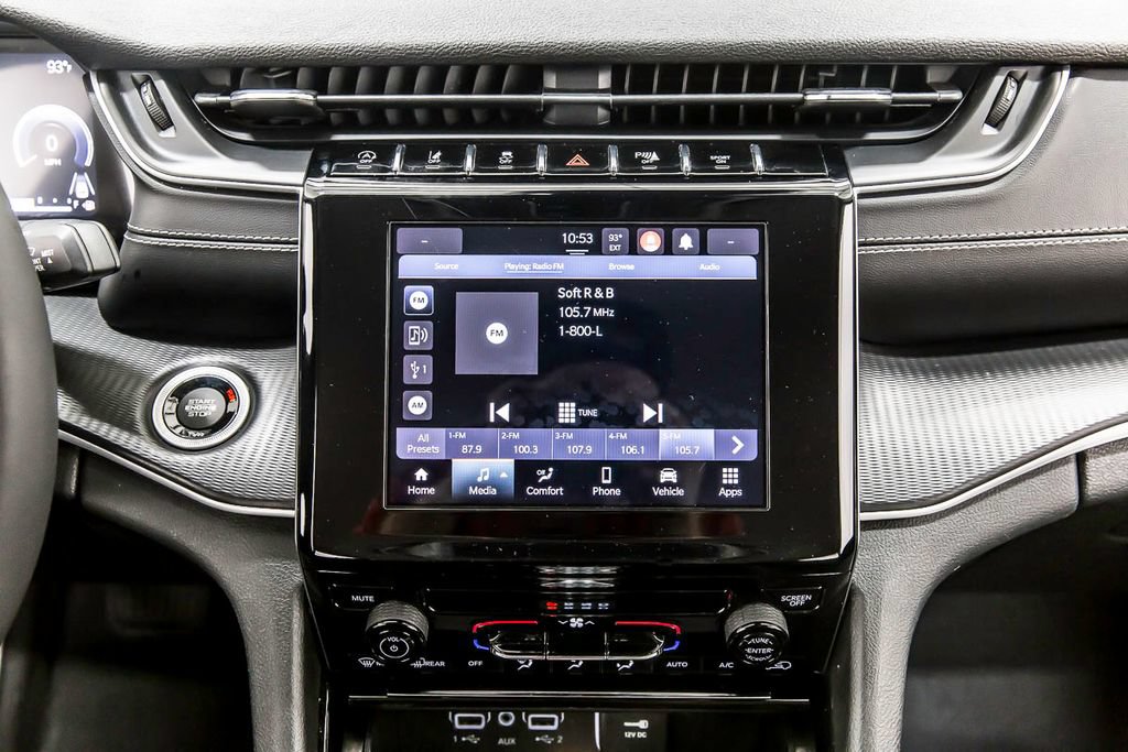 Used 2023 Jeep Grand Cherokee Laredo AWD/4WD image 18
