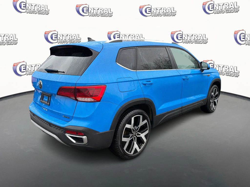 Used 2022 Volkswagen Taos SEL w/ Panoramic Sunroof Package image 5