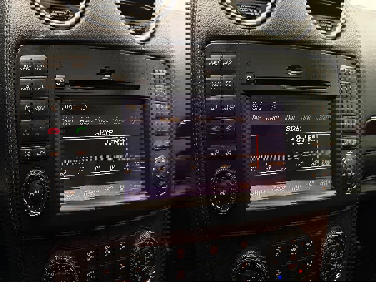 Used 2012 Mercedes-Benz GL 450 4MATIC image 17