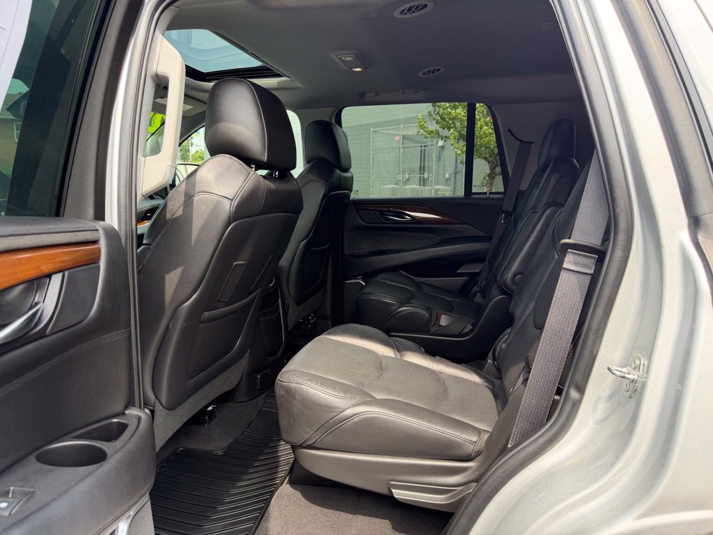 Used 2020 Cadillac Escalade Luxury AWD/4WD image 16