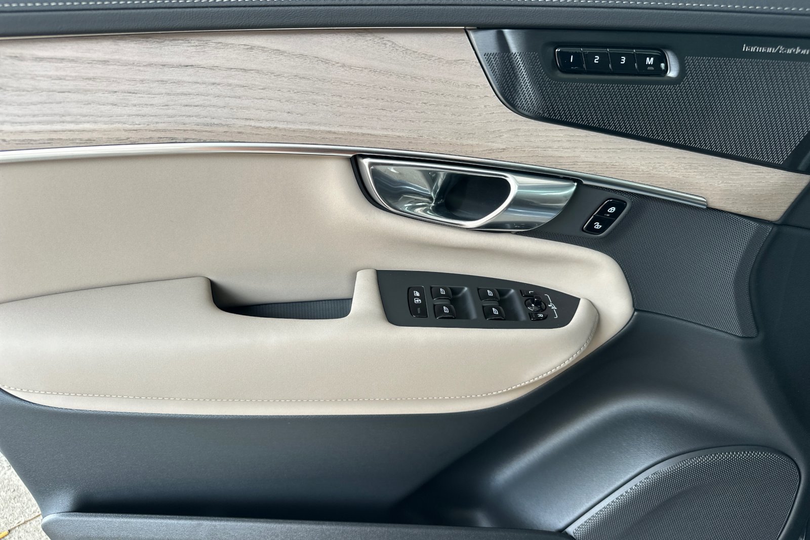 New 2026 Volvo XC90 B6 Plus AWD/4WD image 9