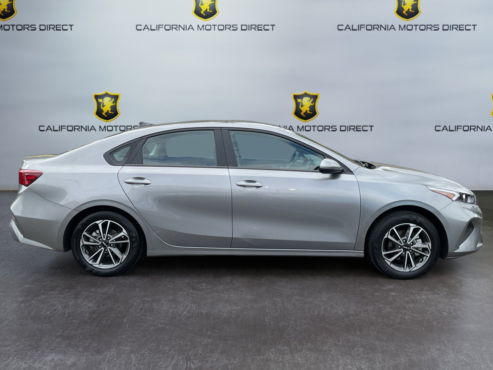 Used 2023 Kia Forte LXS FWD image 4