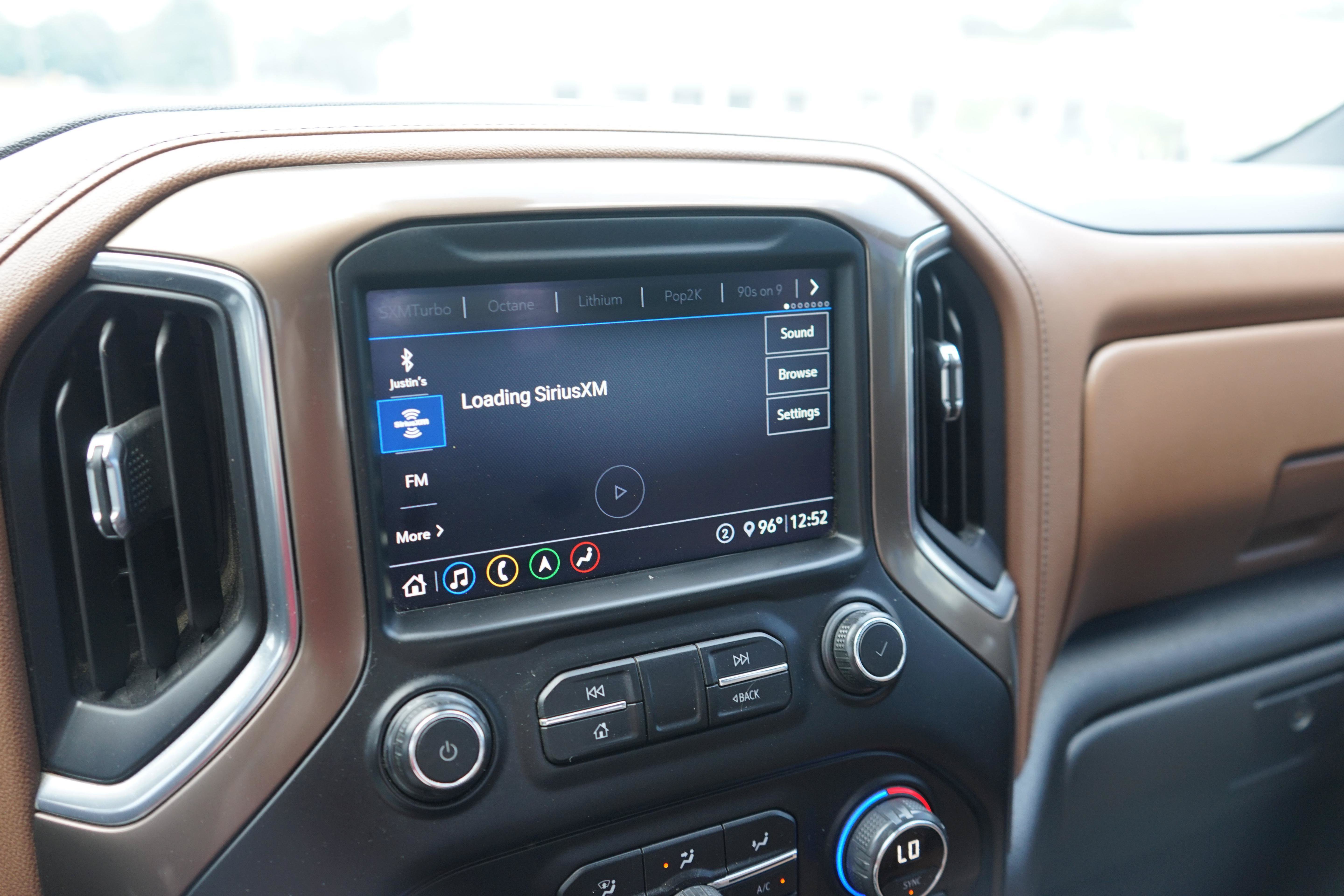 Used 2020 Chevrolet Silverado 1500 High Country w/ Technology Package AWD/4WD image 14