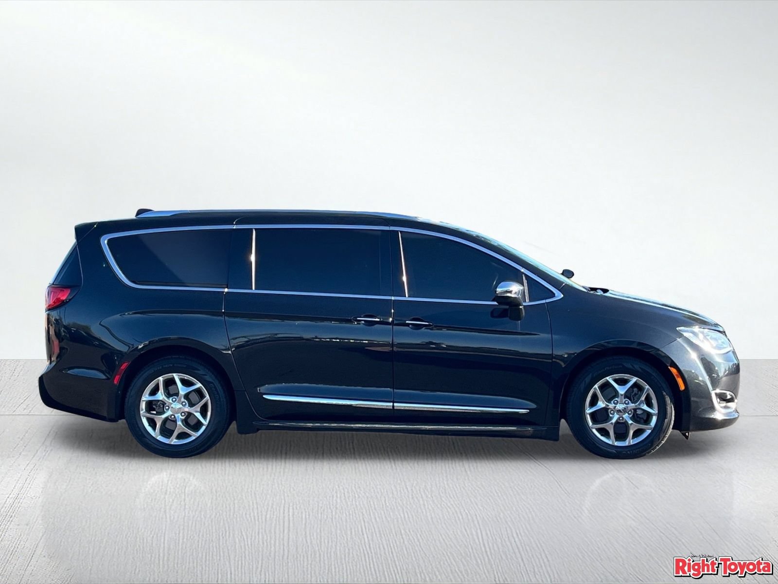 Used 2020 Chrysler Pacifica Limited FWD image 7