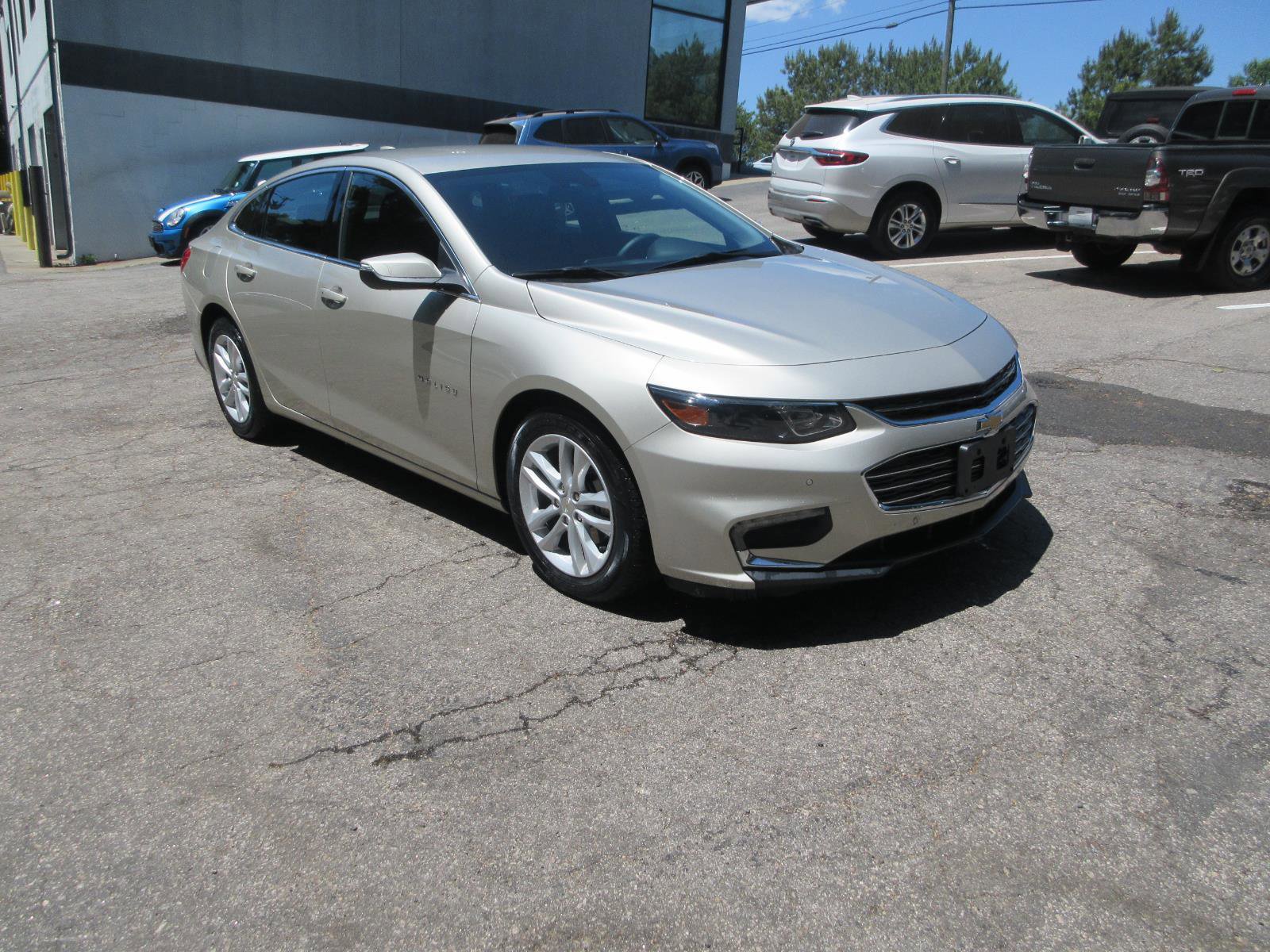 Used 2016 Chevrolet Malibu LT w/ Driver Confidence Package FWD image 7