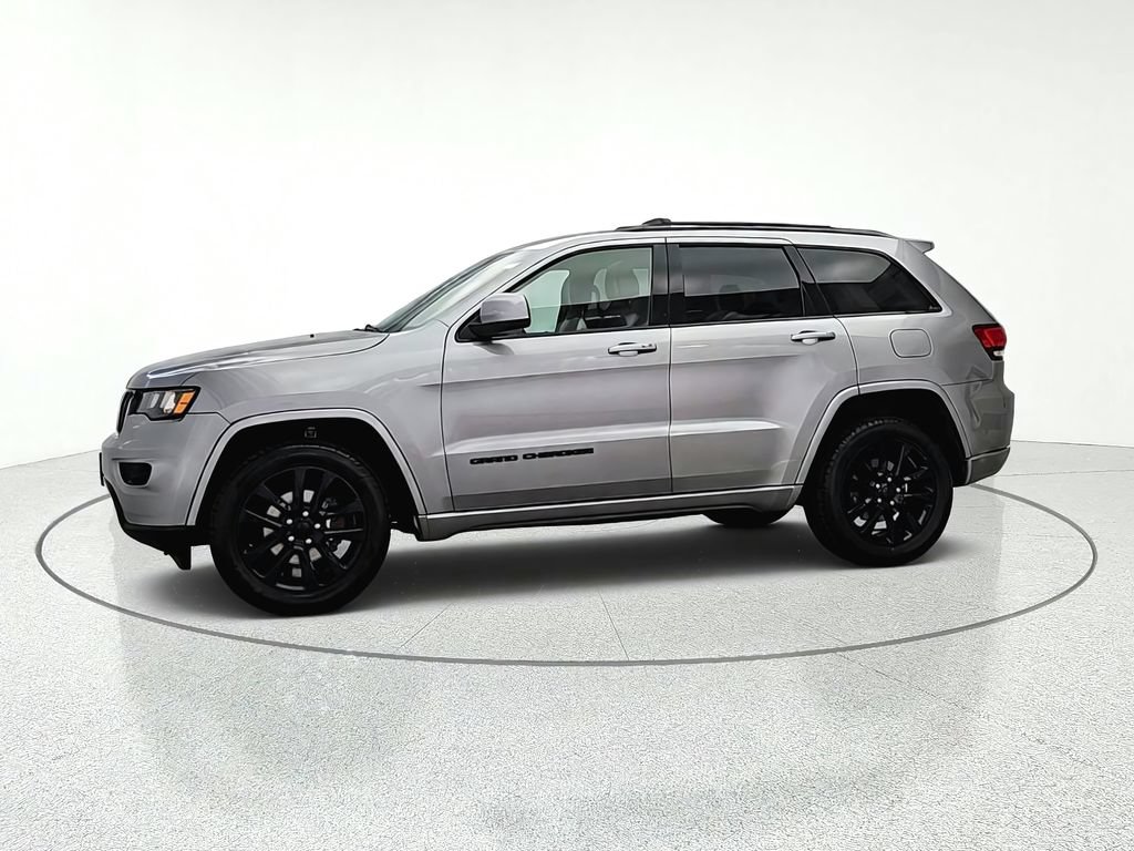Used 2019 Jeep Grand Cherokee Laredo AWD/4WD image 4