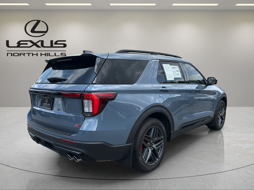 Used 2025 Ford Explorer ST AWD/4WD image 6