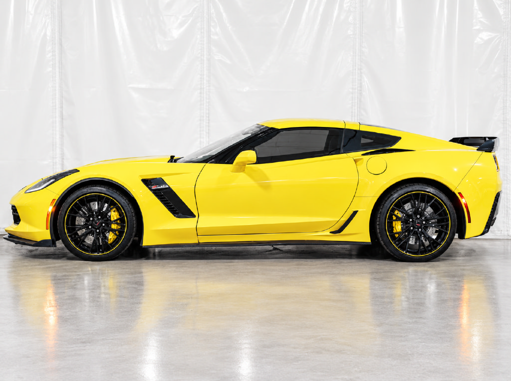 Used 2019 Chevrolet Corvette Z06 RWD image 2