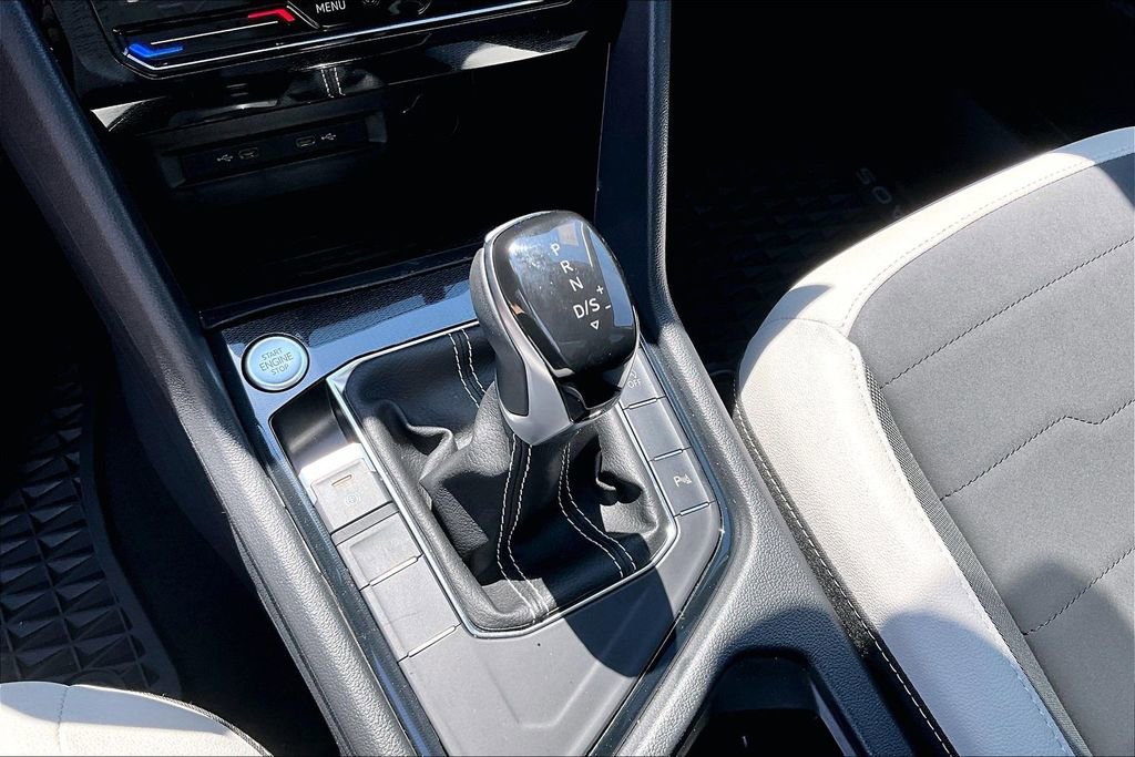 Certified 2025 Volkswagen Taos SE w/ Panoramic Sunroof Package image 28