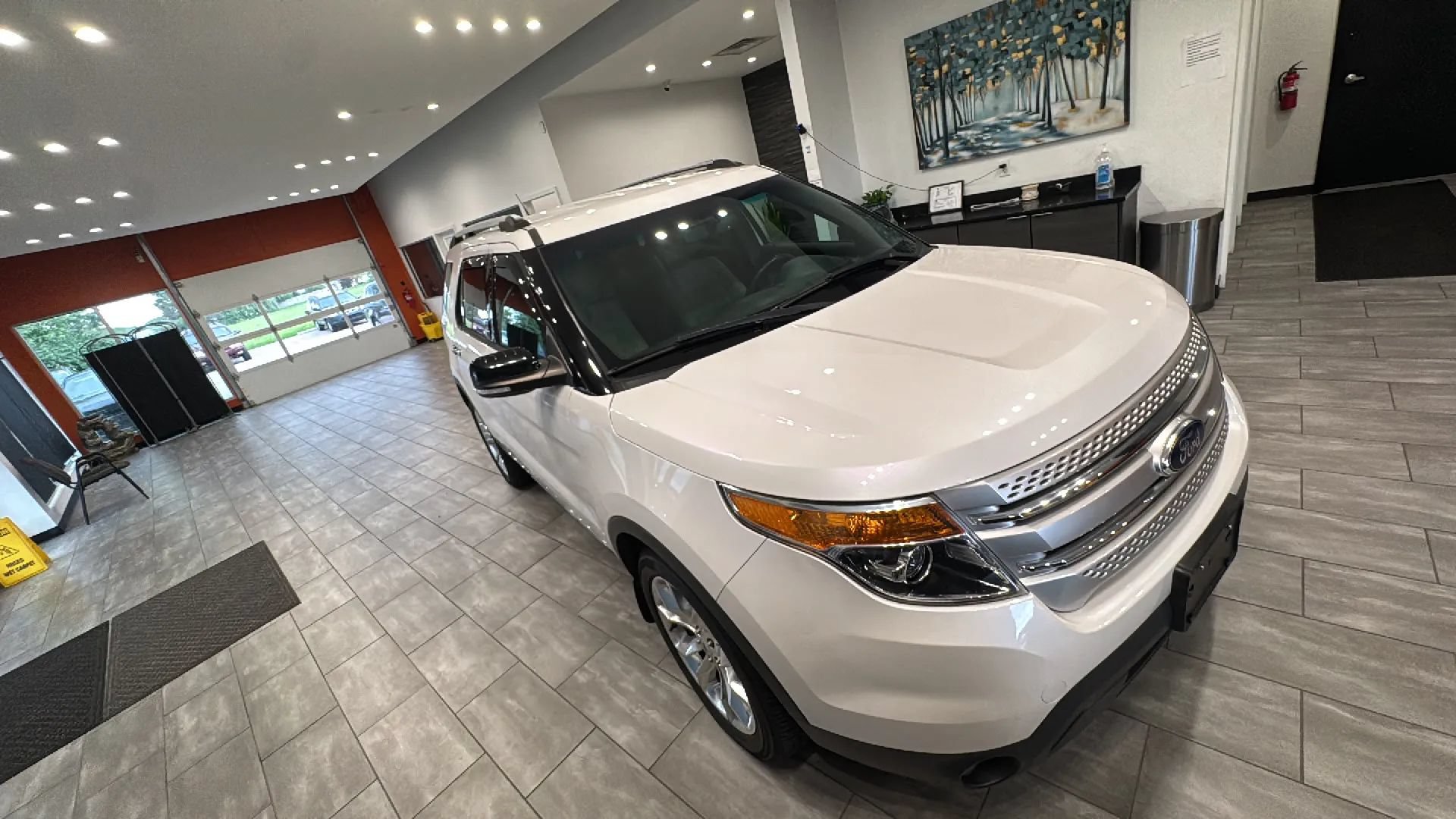Used 2014 Ford Explorer XLT w/ Equipment Group 202A FWD image 3
