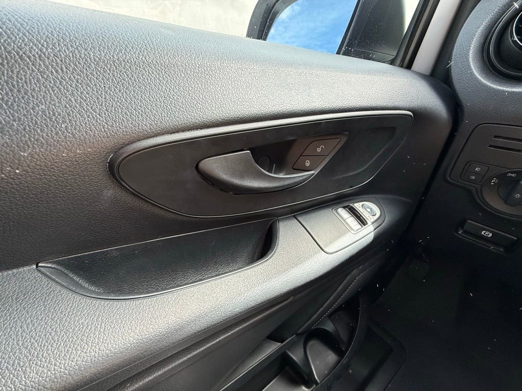 Used 2023 Mercedes-Benz Metris image 15