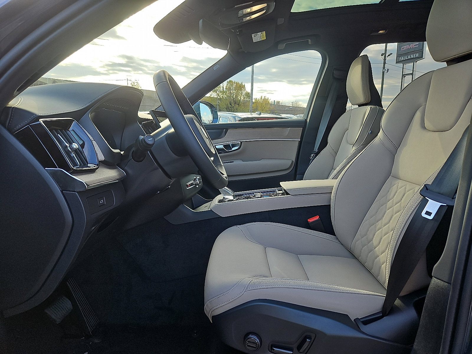 New 2026 Volvo XC90 B6 Plus w/ Protection Package Premier image 11