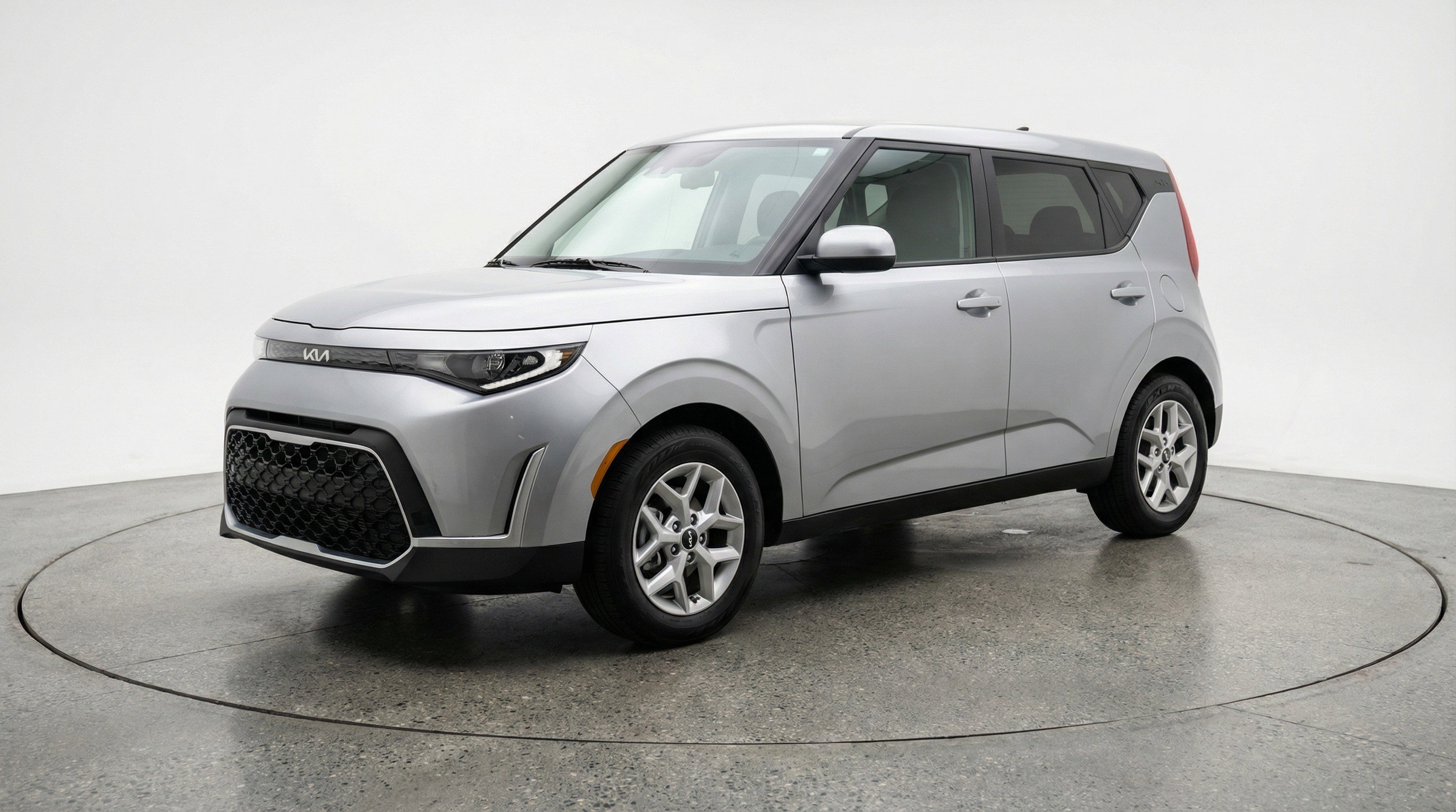 Used 2025 Kia Soul LX w/ LX Technology Package image 3