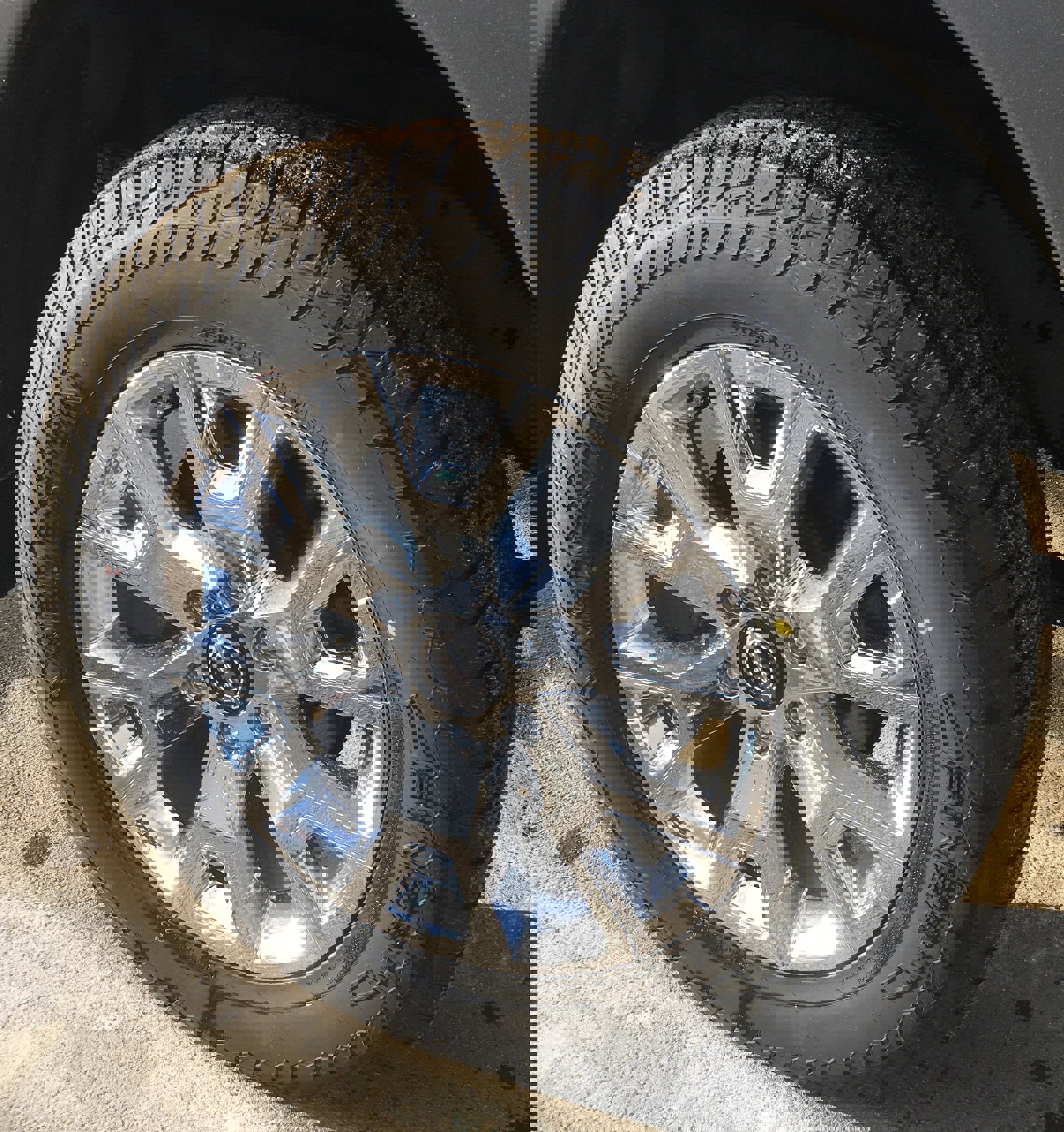 Used 2024 Nissan Titan SV w/ SV Convenience Package image 4