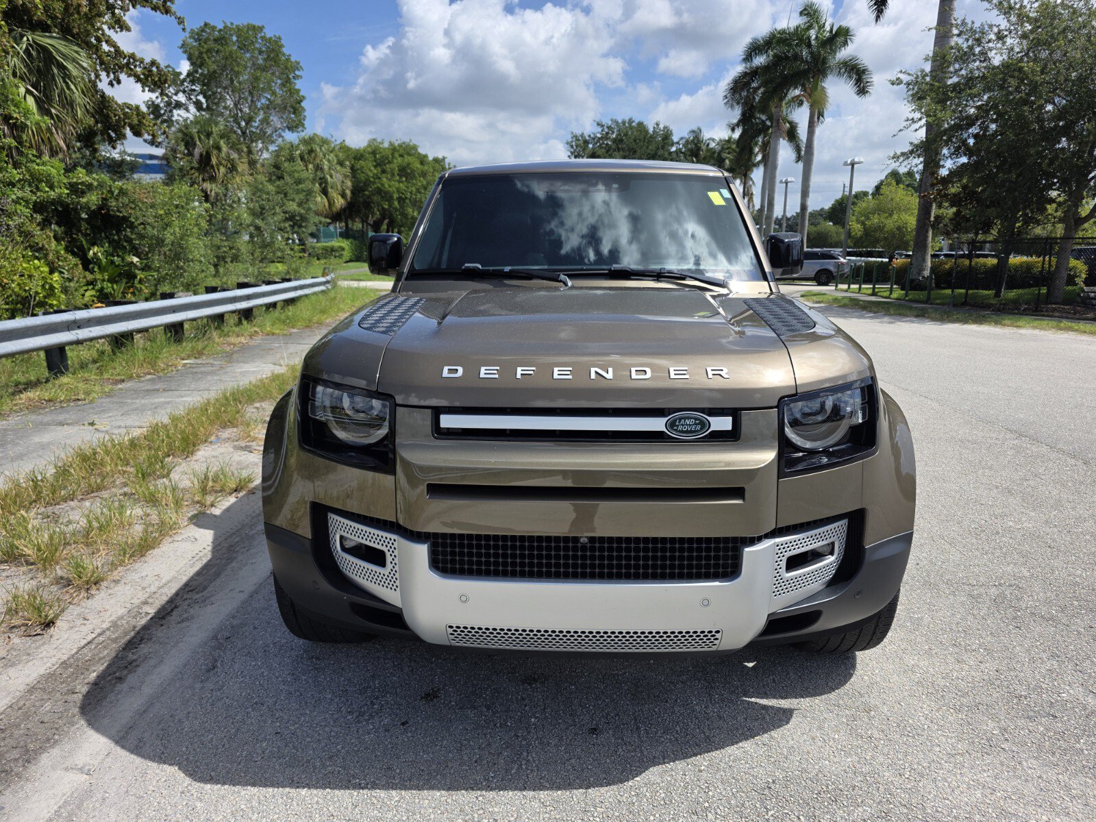 Certified 2024 Land Rover Defender 110 SE AWD/4WD image 8