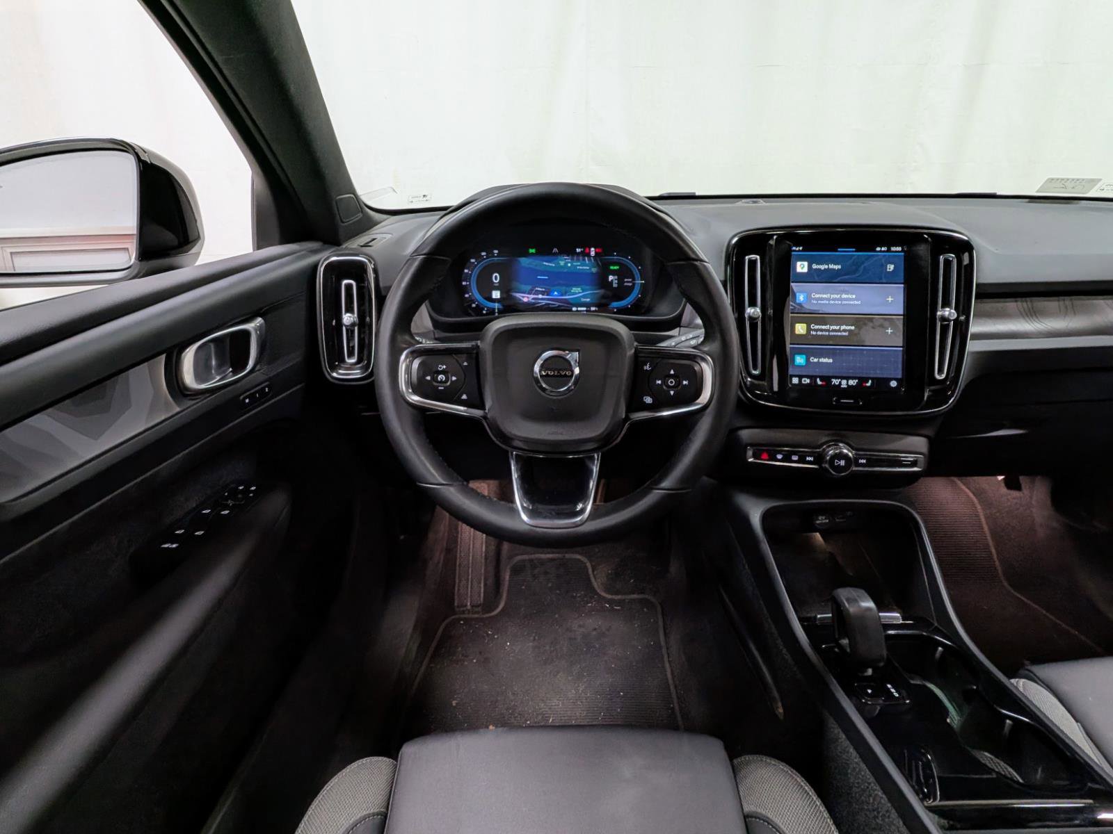 Used 2023 Volvo C40 Recharge Core image 2