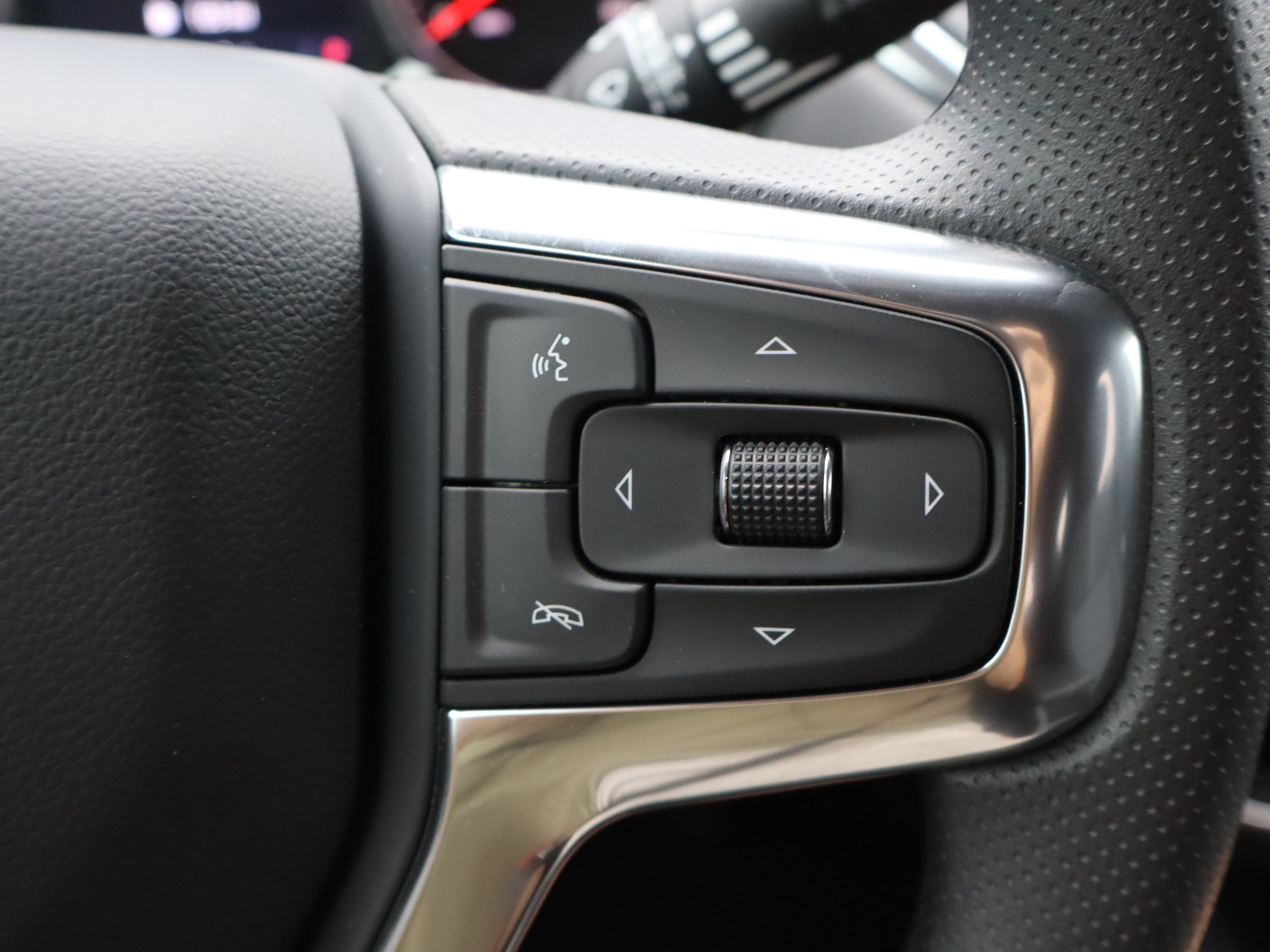 Used 2025 Chevrolet Blazer LT FWD image 20
