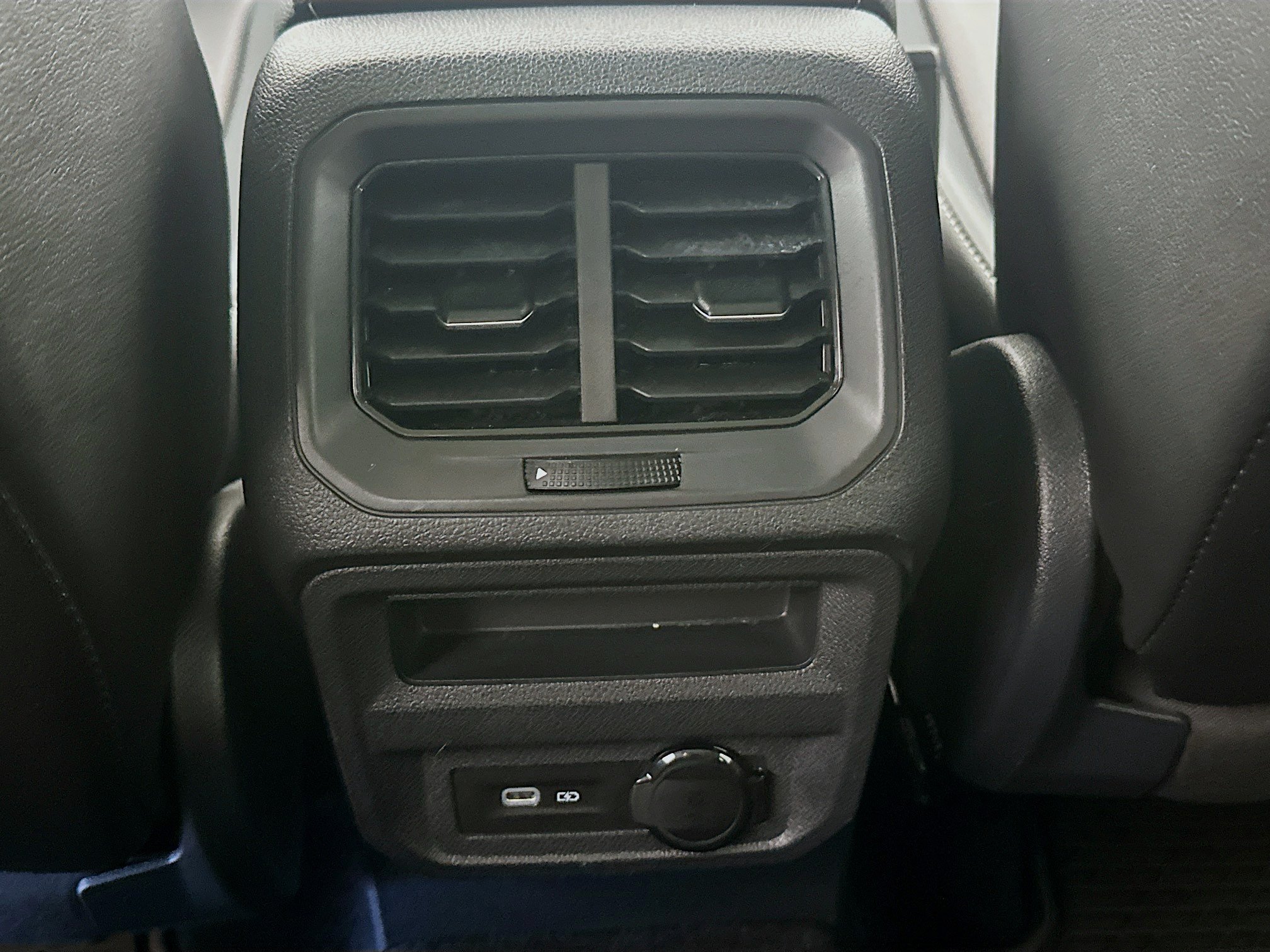 Used 2024 Volkswagen Tiguan SE w/ Panoramic Sunroof Package AWD/4WD image 26