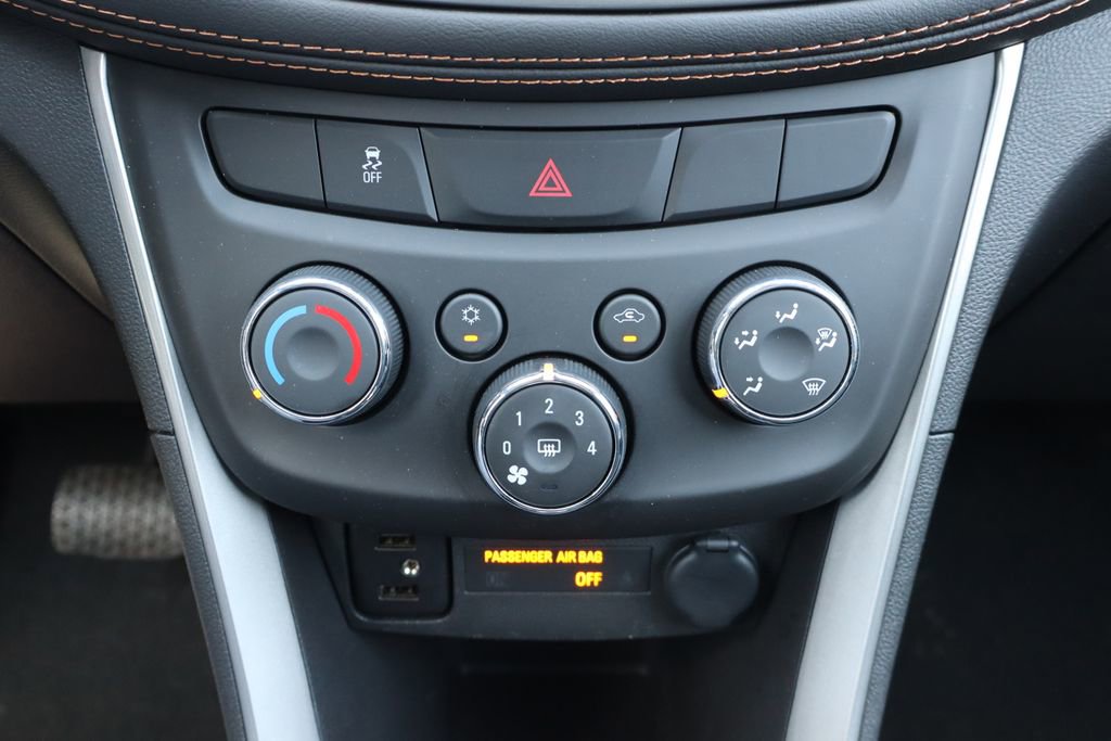 Used 2022 Chevrolet Trax LT w/ LT Convenience Package image 12