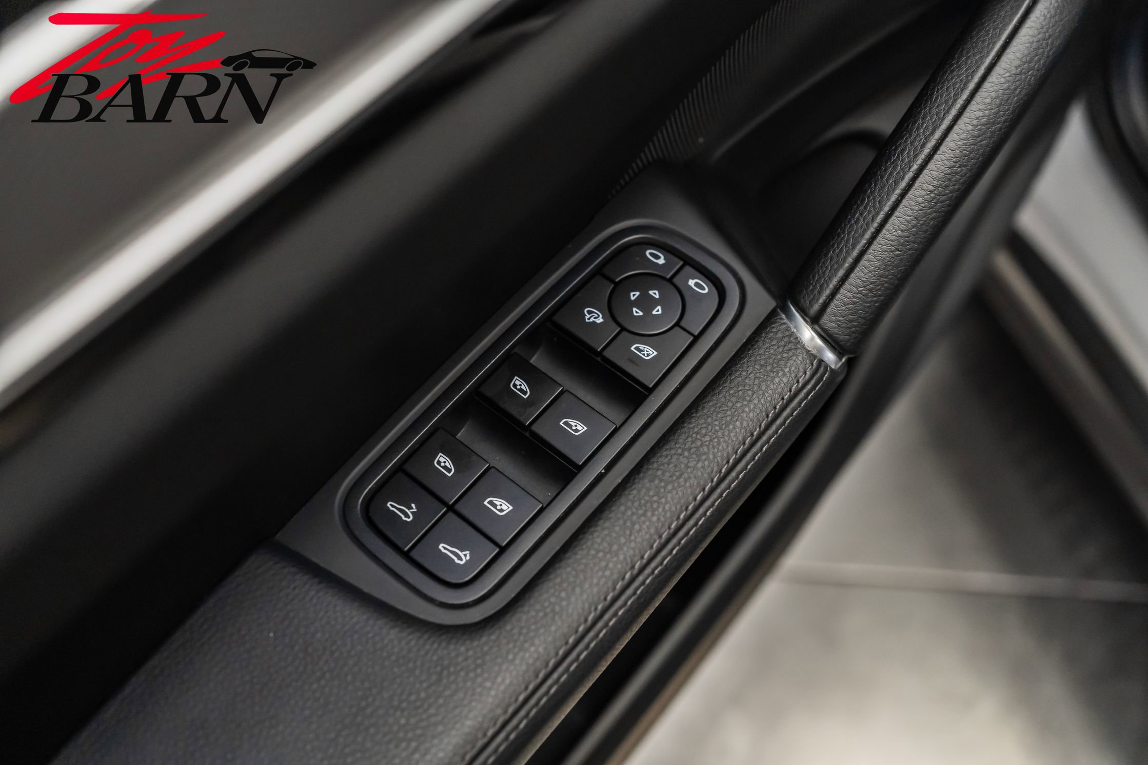 Used 2023 Porsche Cayenne Platinum Edition image 20