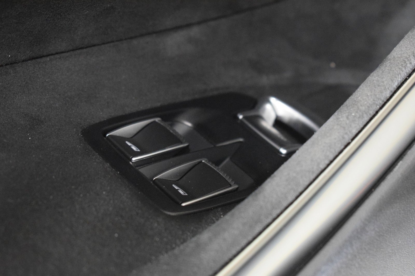 Used 2023 McLaren Artura image 34