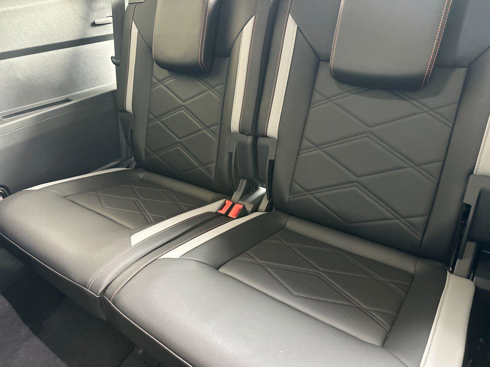 Used 2025 Volkswagen Atlas Peak Edition SE image 14