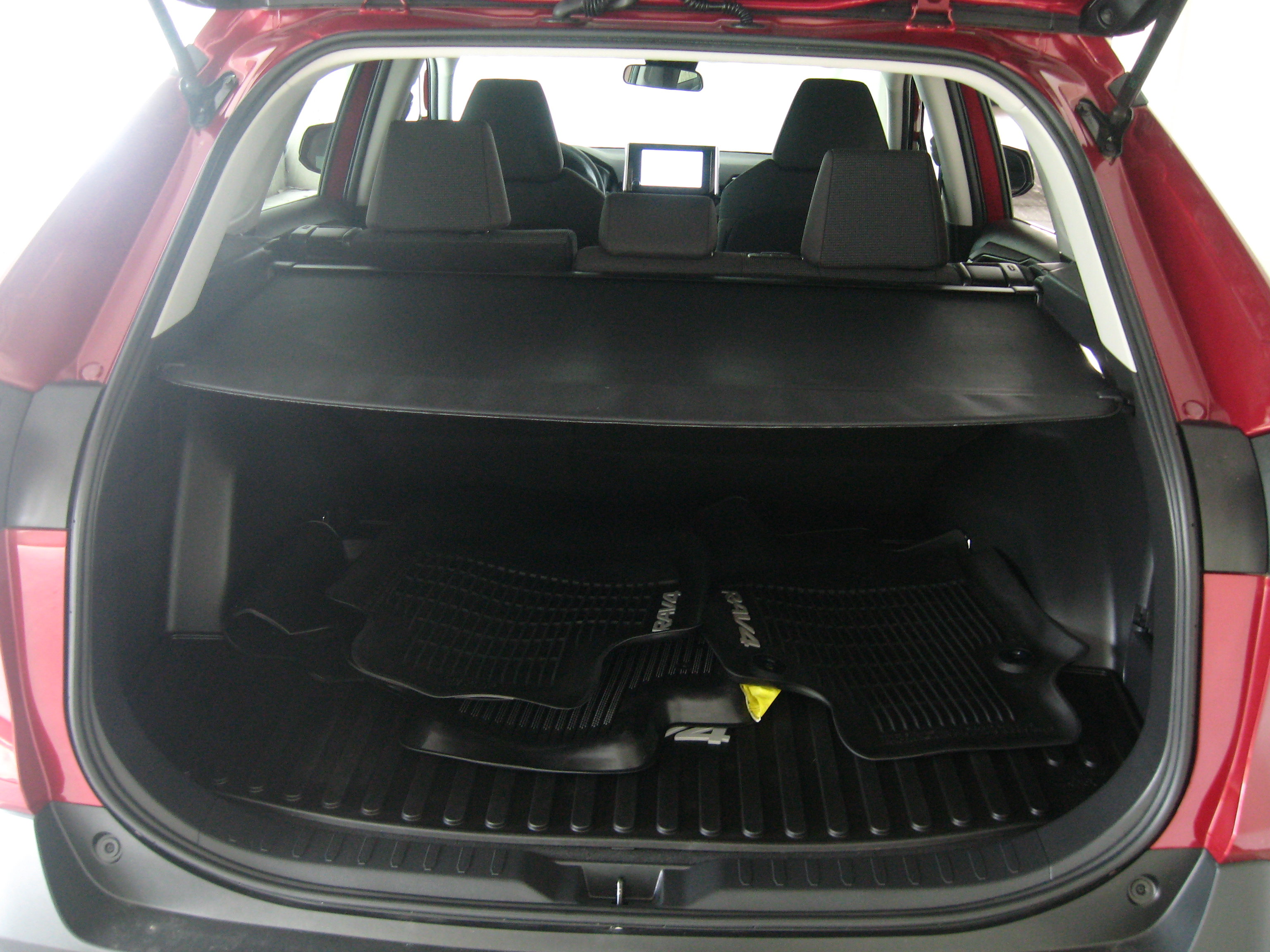 Used 2023 Toyota RAV4 LE image 19