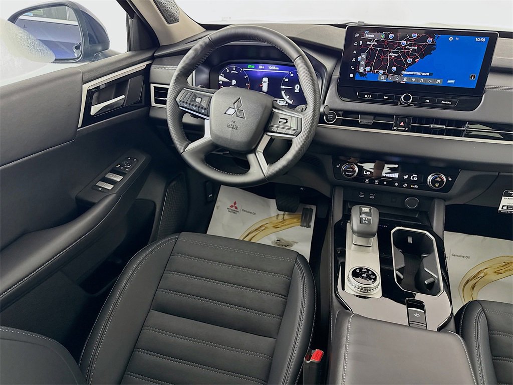New 2025 Mitsubishi Outlander SE image 24
