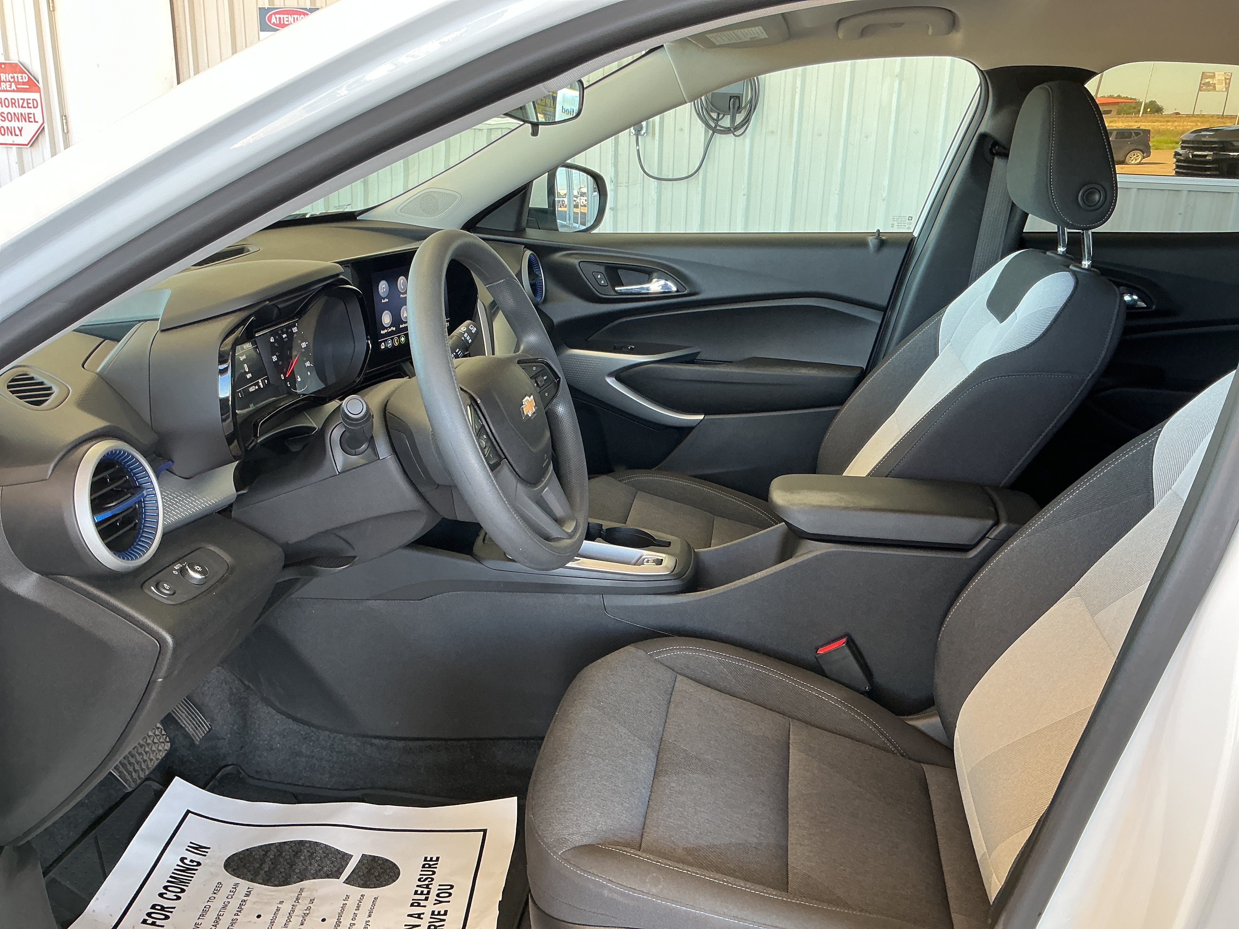 Used 2025 Chevrolet Trax LS w/ LS Convenience Package FWD image 16