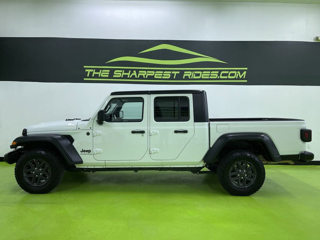 Used 2025 Jeep Gladiator Sport image 6