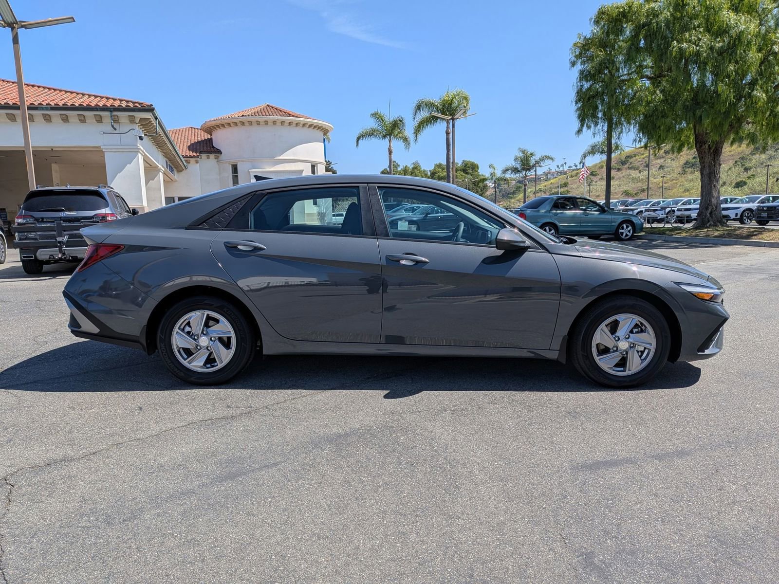 Used 2025 Hyundai Elantra SE image 6