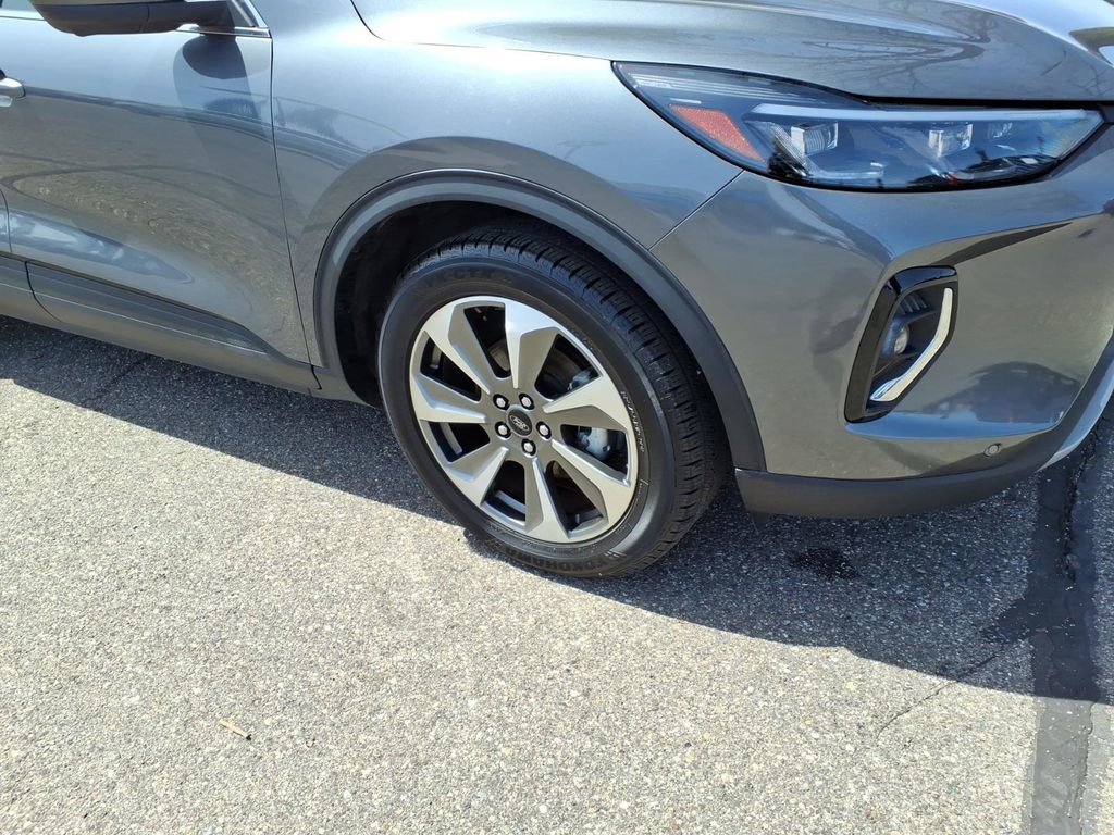 Certified 2023 Ford Escape Platinum w/ Class II Trailer Tow Package AWD/4WD image 5
