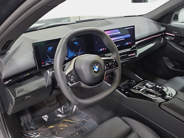 Certified 2024 BMW 530i xDrive w/ Convenience Package AWD/4WD image 13