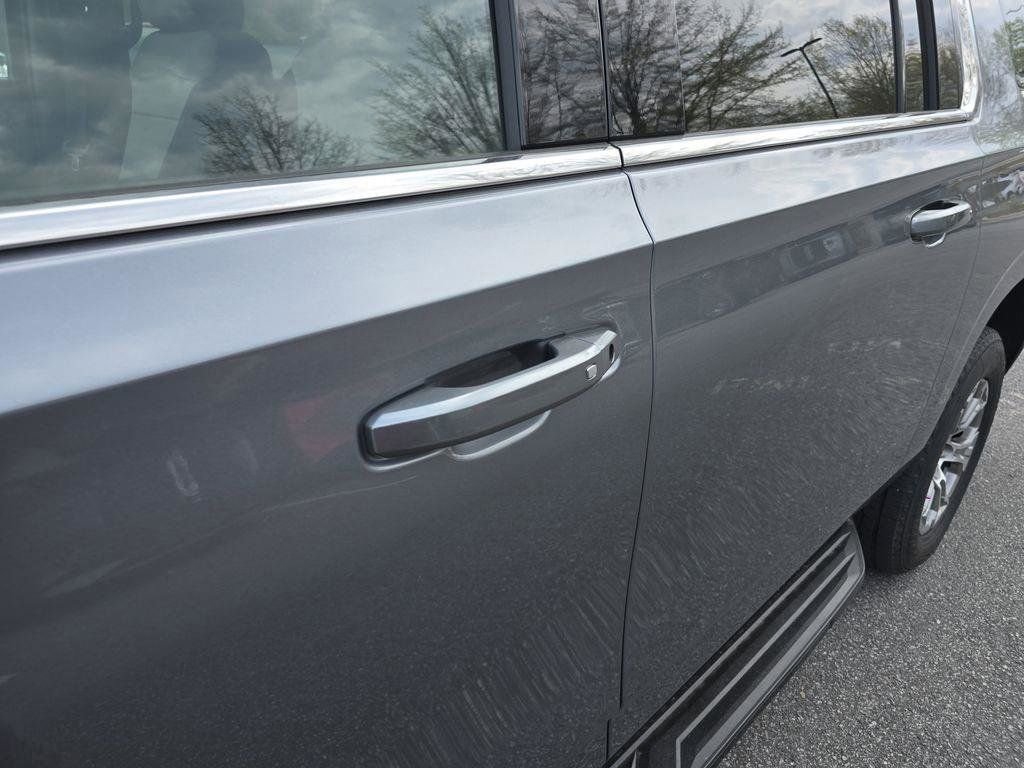 Used 2022 GMC Yukon XL SLE image 13