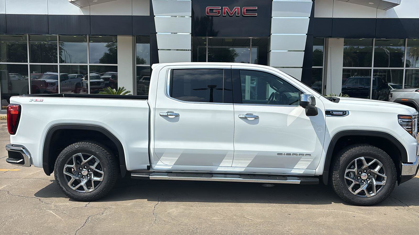 New 2026 GMC Sierra 1500 SLT w/ SLT Premium Plus Package AWD/4WD image 9
