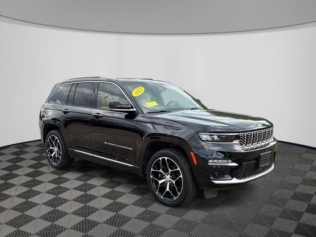 Used 2023 Jeep Grand Cherokee Summit AWD/4WD image 3