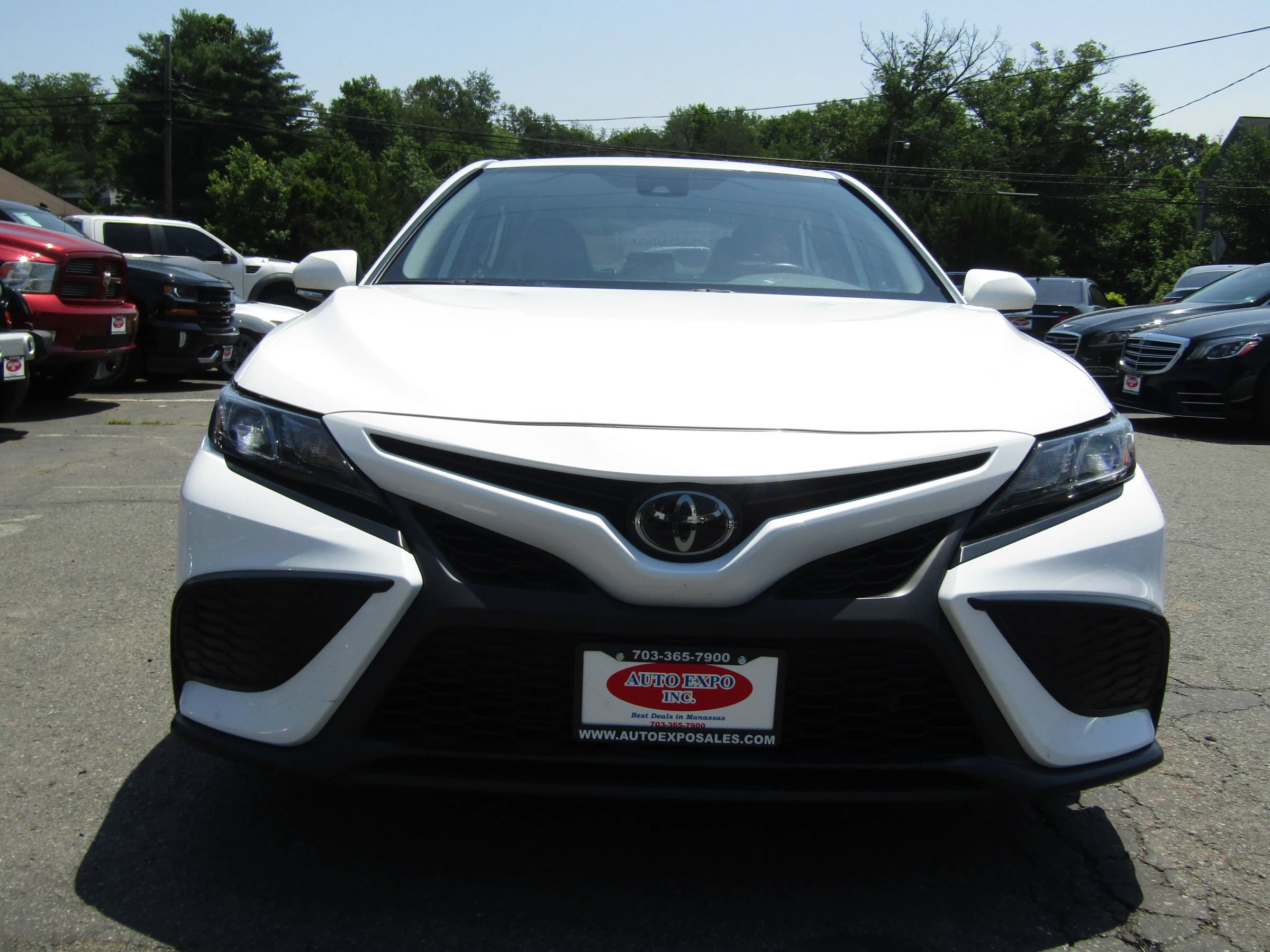 Used 2023 Toyota Camry SE FWD image 2