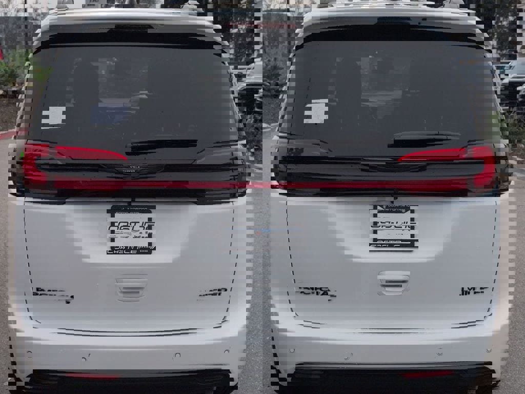 New 2026 Chrysler Pacifica Limited w/ Uconnect Theater Family Group image 6