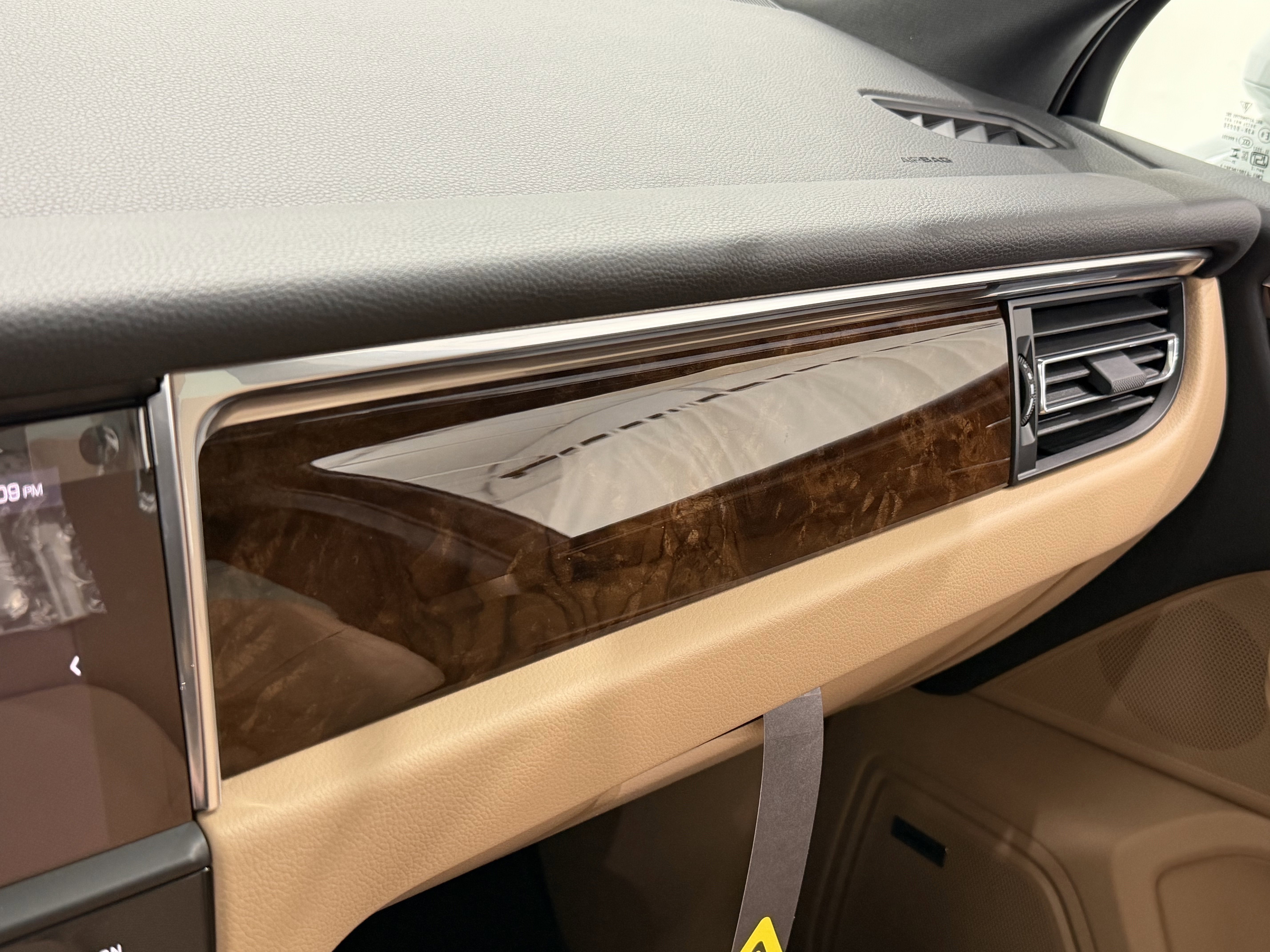 New 2026 Porsche Macan image 55