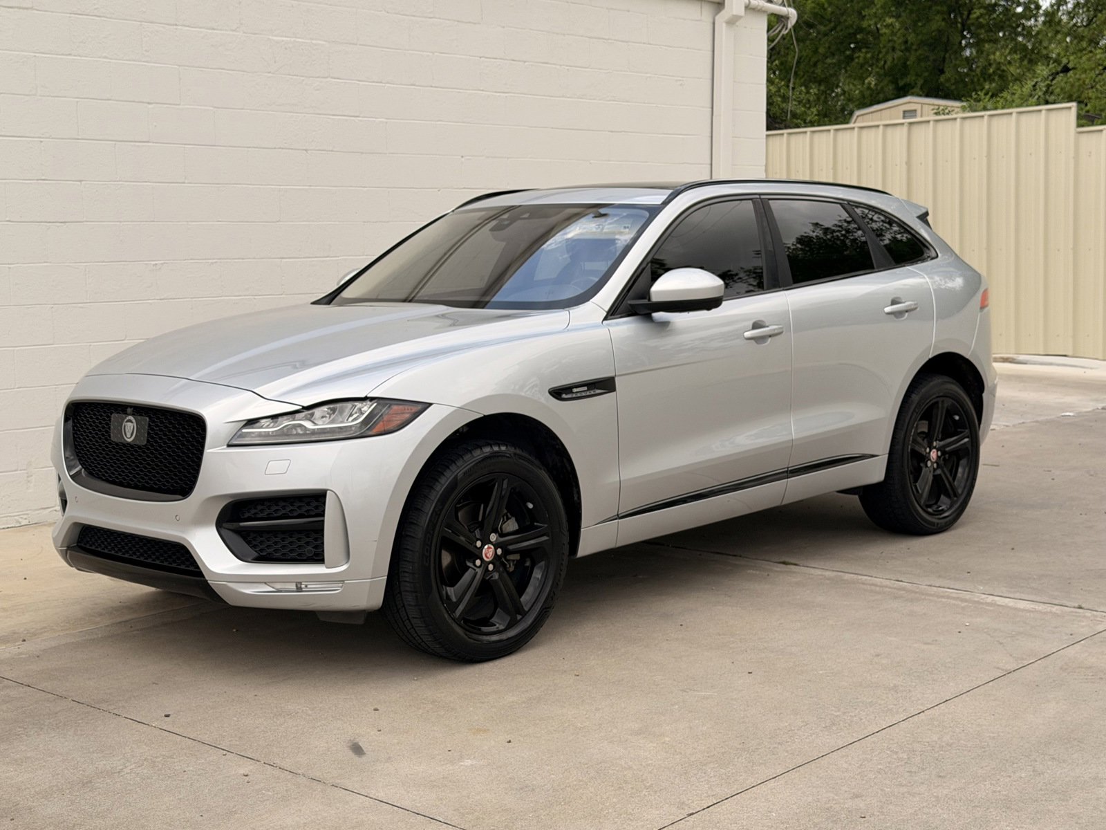 Used 2019 Jaguar F-PACE R-Sport image 8