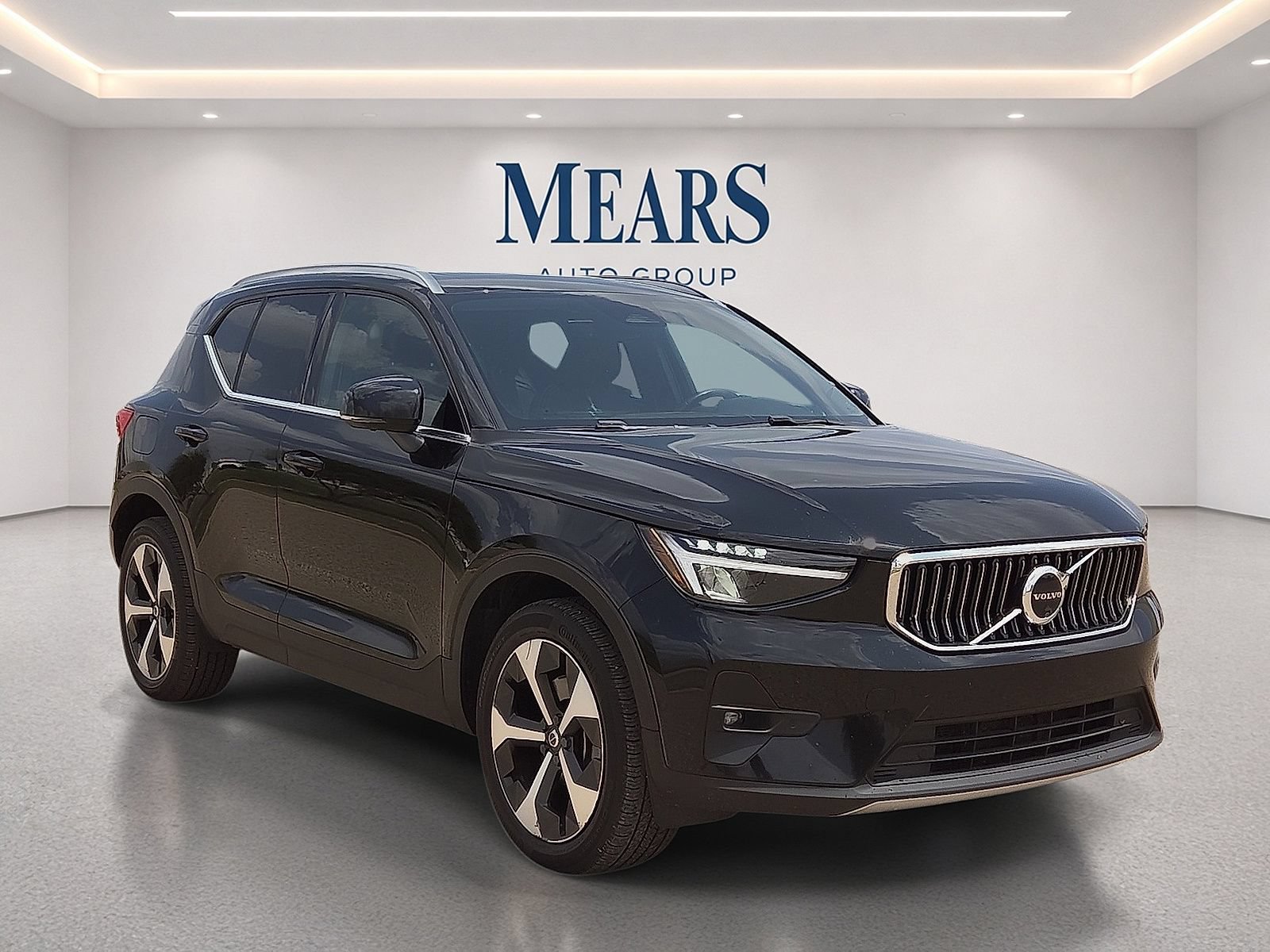 Used 2024 Volvo XC40 B5 Plus AWD/4WD image 7