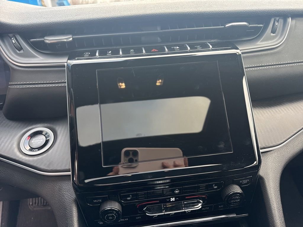 Used 2024 Jeep Grand Cherokee L Altitude image 15