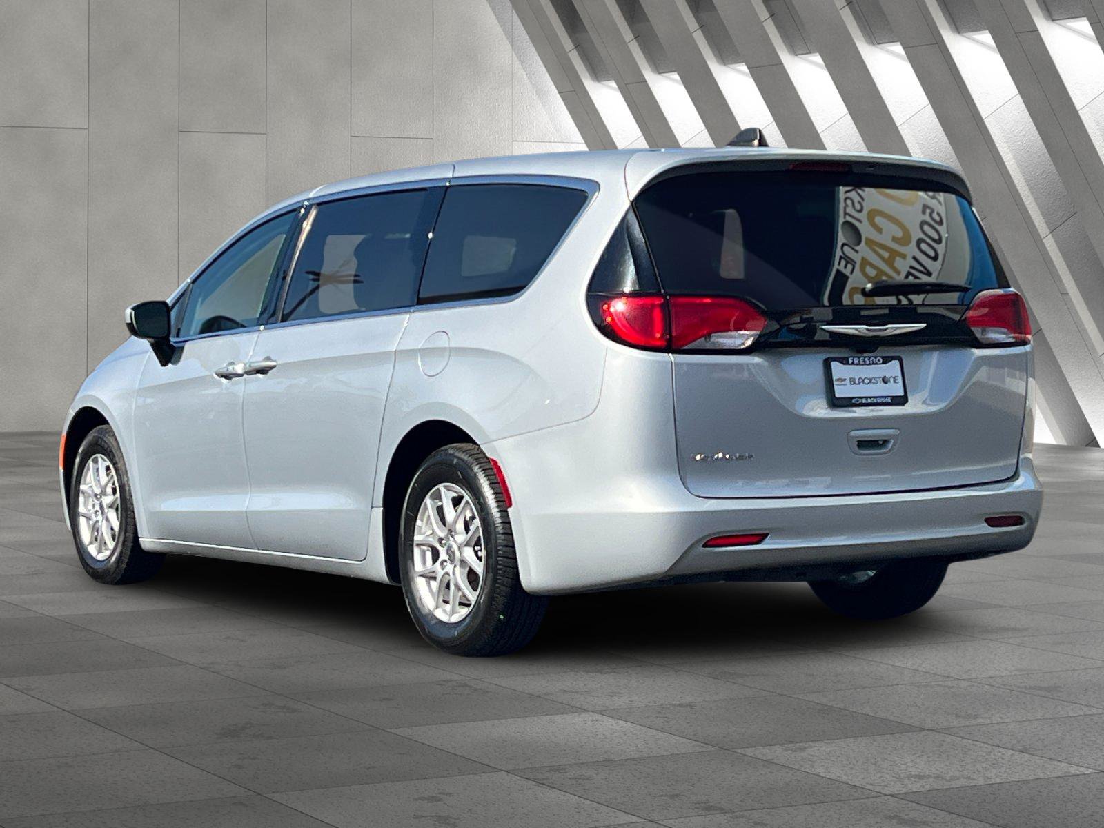 Used 2023 Chrysler Voyager LX FWD image 6